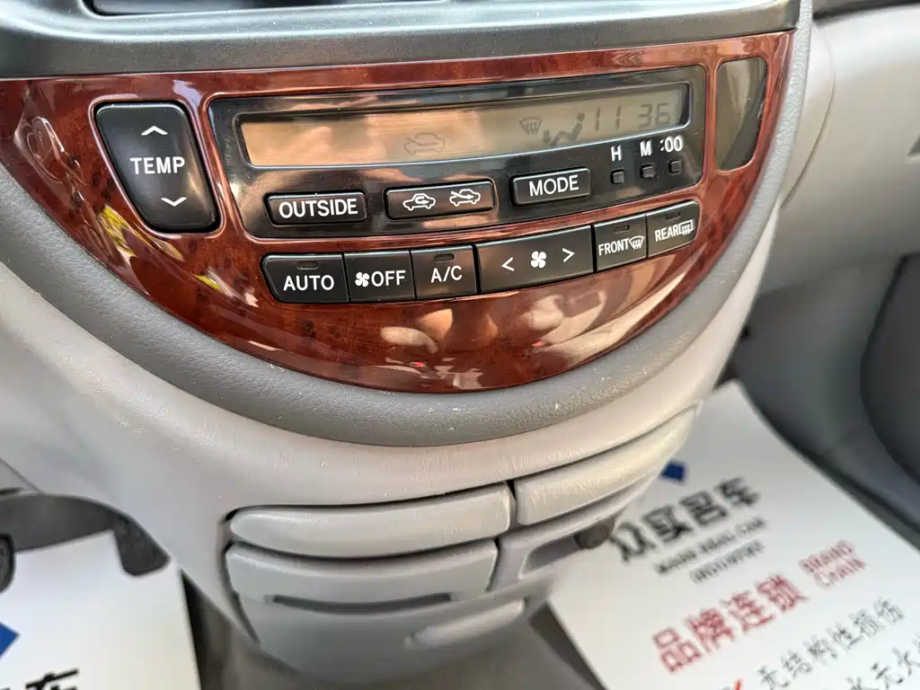 Toyota Previa 2003 — фото 12