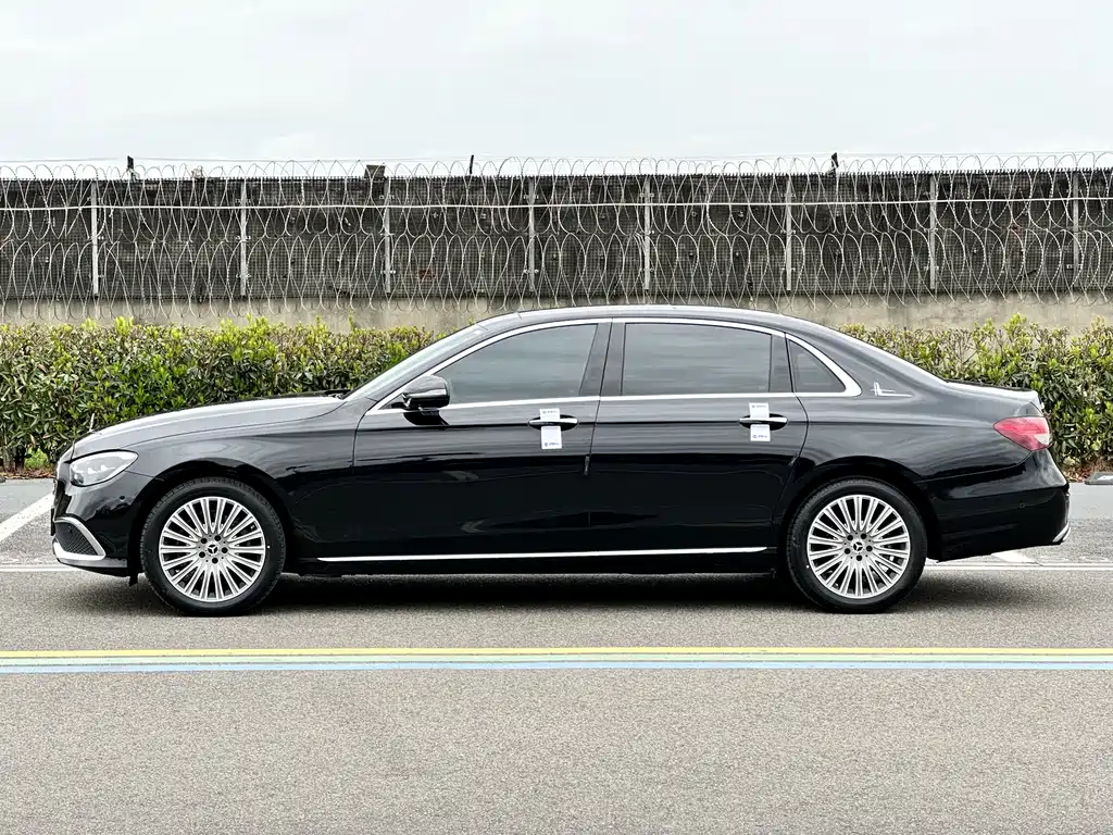 Mercedes-Benz E-Class 2023 — фото 4