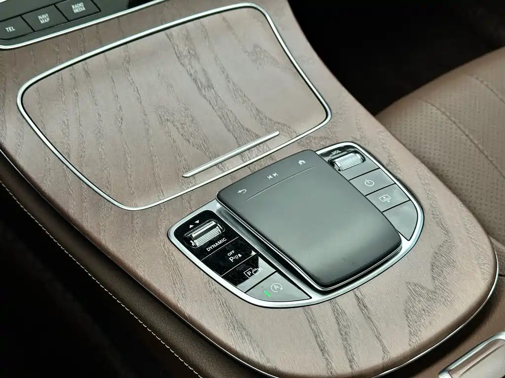 Mercedes-Benz E-Class 2023 — фото 19