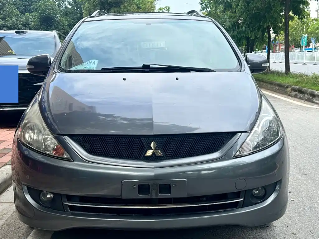 Mitsubishi Grandis 2011