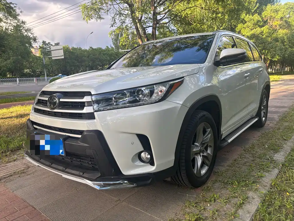 Toyota Highlander 2020 — фото 1