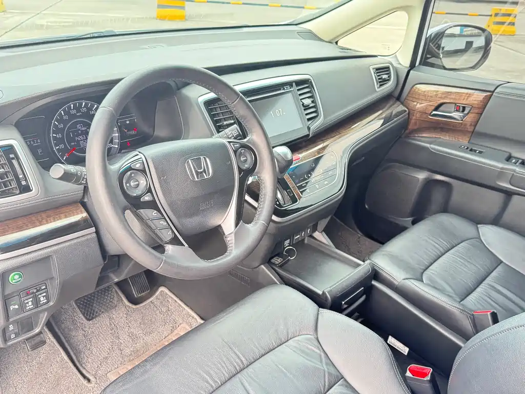 Honda Odyssey 2018 — фото 6