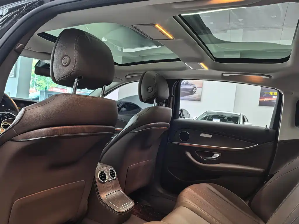 Mercedes-Benz E-Class 2023 — фото 8
