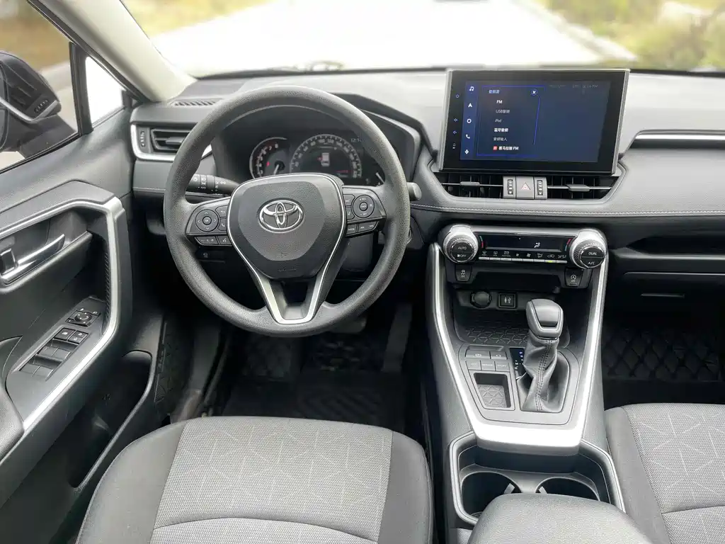 Toyota RAV4 2021 — фото 8