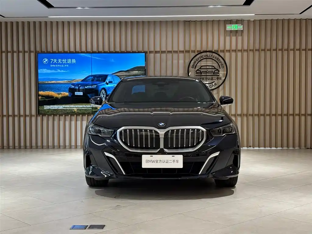 BMW 5 Series 2025 — фото 2