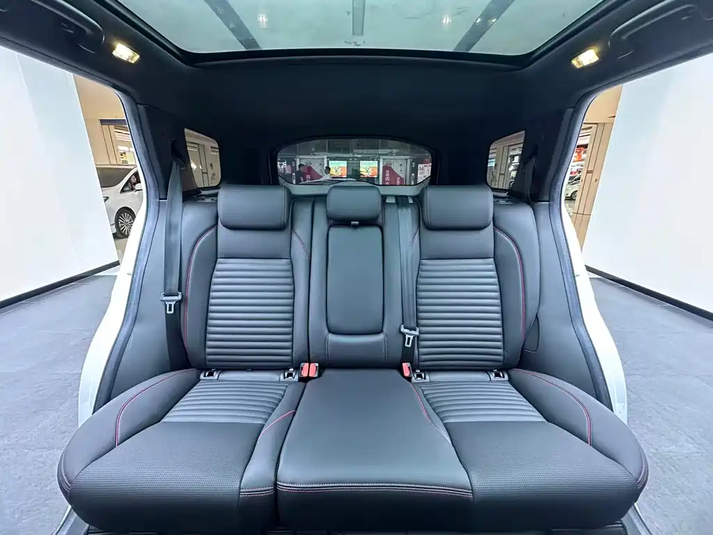 Land Rover Discovery Sport 2023 — фото 19