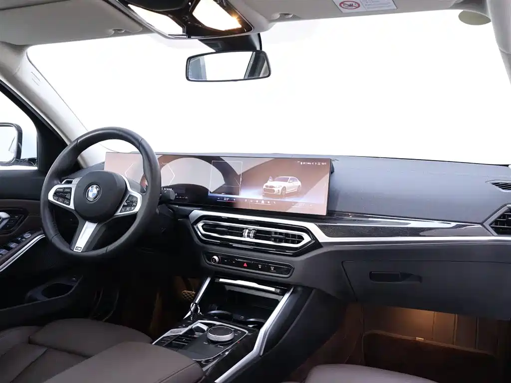 BMW 3 Series 2023 — фото 19