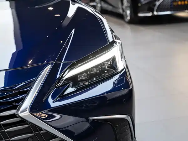 Lexus ES 2025