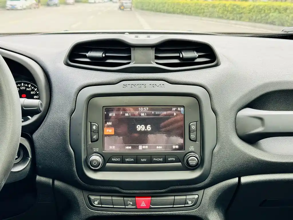 Jeep Freeman 2016 — фото 11