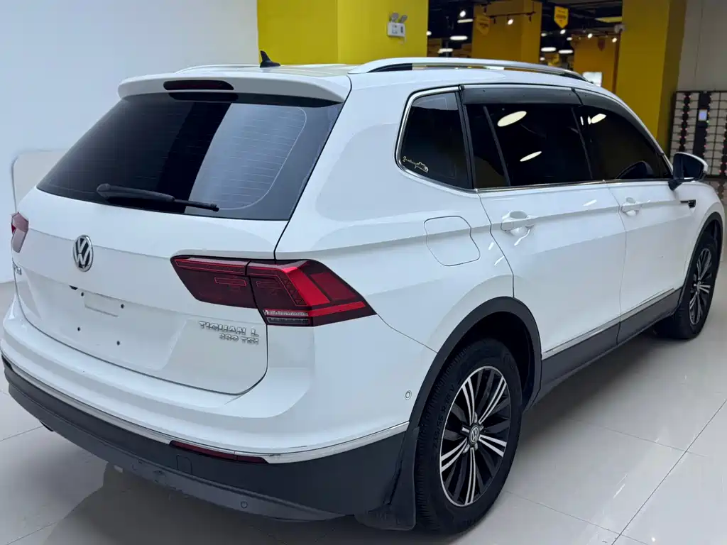 Volkswagen Tiguan L 2017 — фото 9