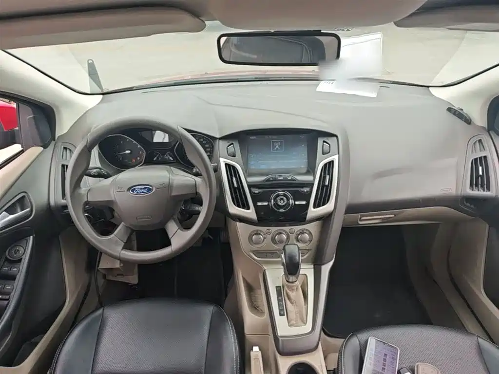 Ford Focus 2015 — фото 10