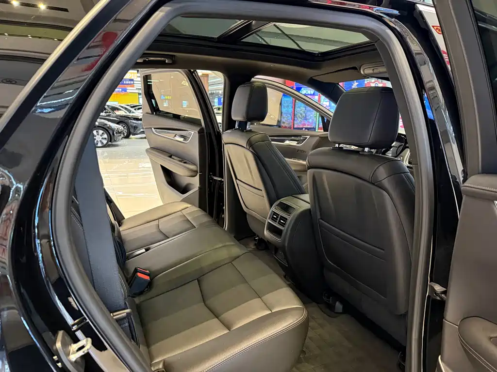 Cadillac XT5 2021 — фото 11