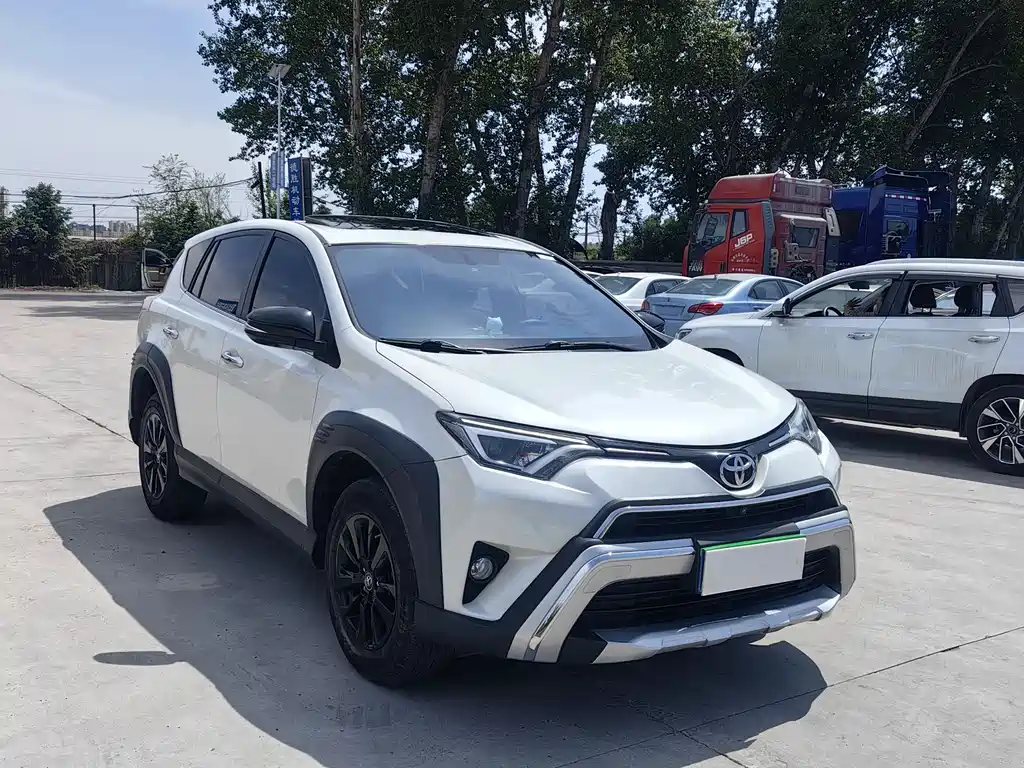 Toyota RAV4 2019 — фото 3
