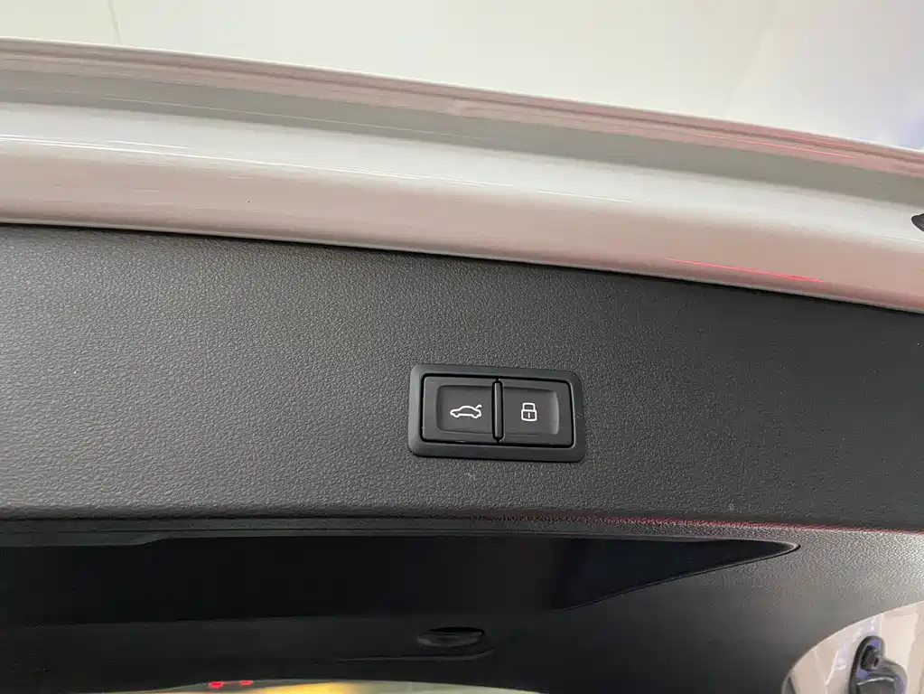Audi Q2L 2022 — фото 11