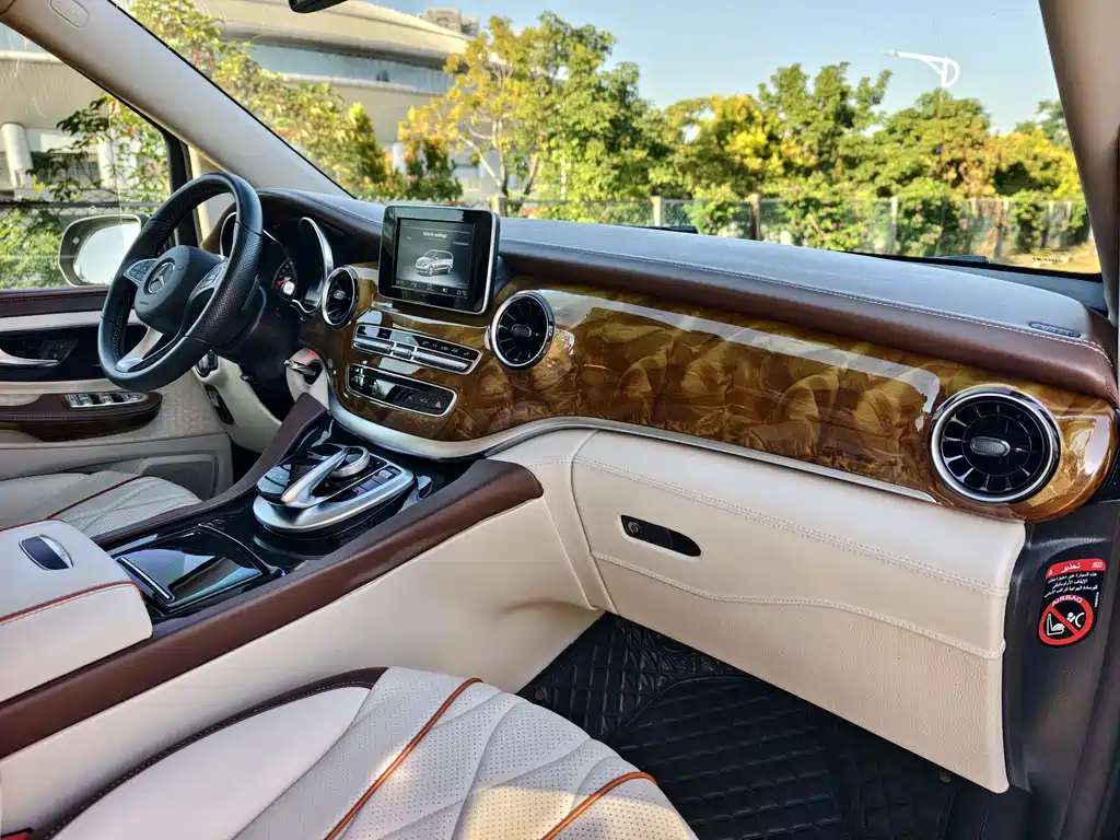 Mercedes-Benz V-Class 2020 — фото 10