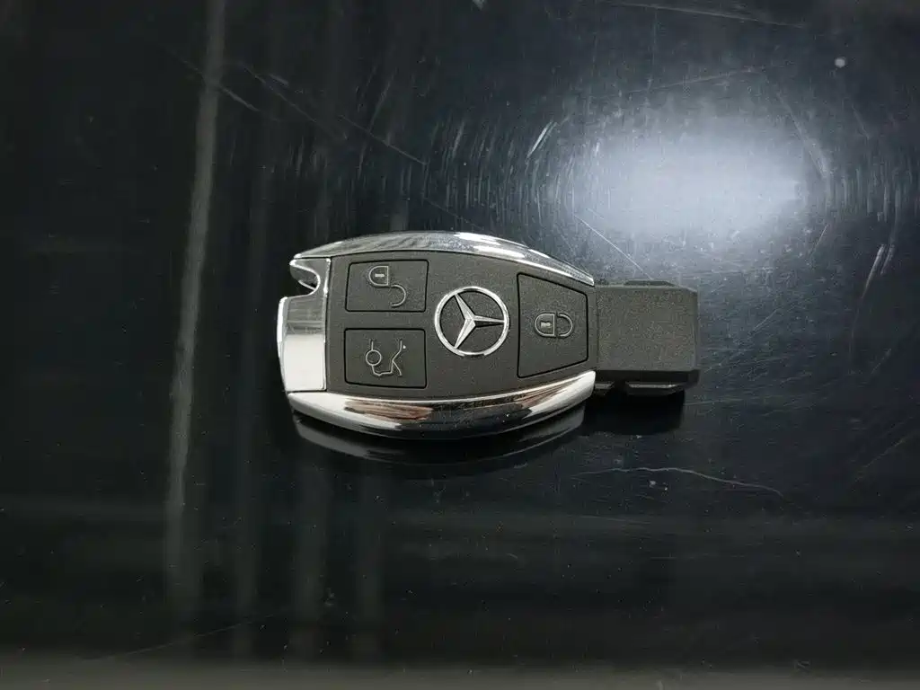 Mercedes-Benz GLC 2018 — фото 19