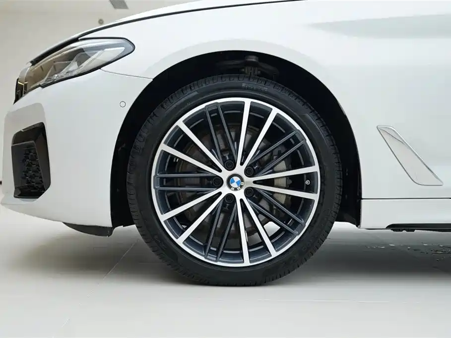 BMW 5 Series 2024 — фото 16