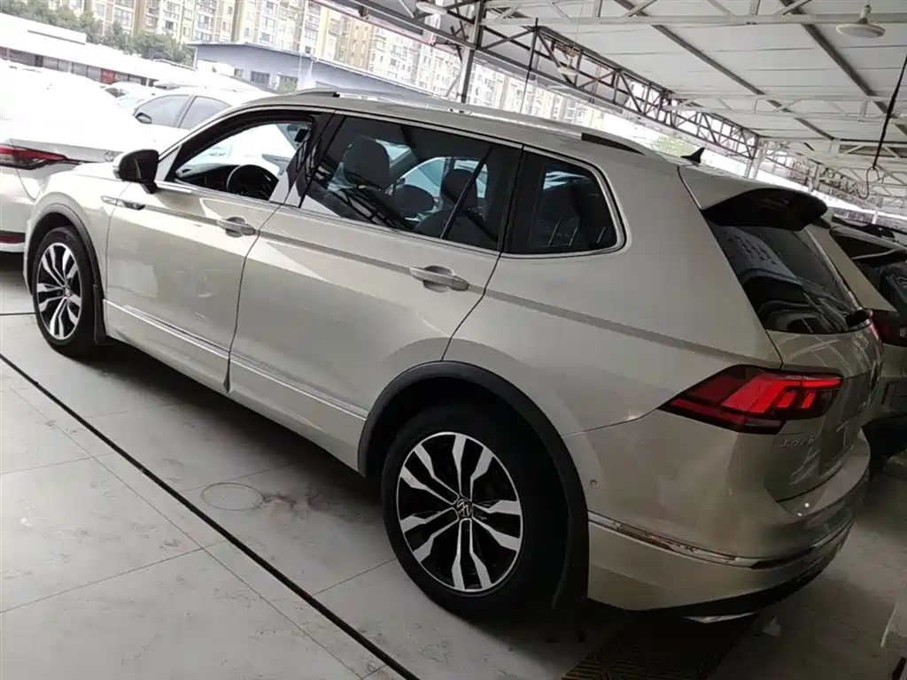 Volkswagen Tiguan L 2021 — фото 5