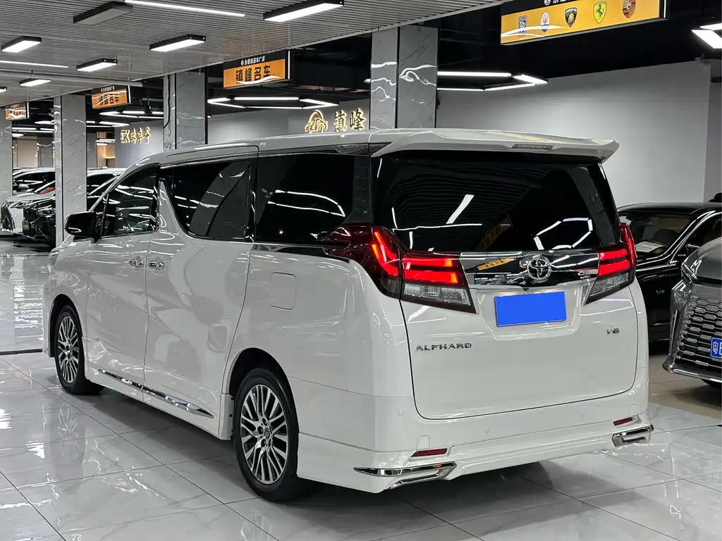 Toyota Alphard 2017 — фото 6