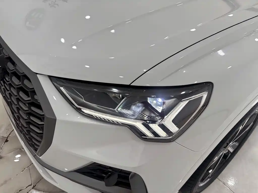Audi Q3 Sportback 2025 — фото 9