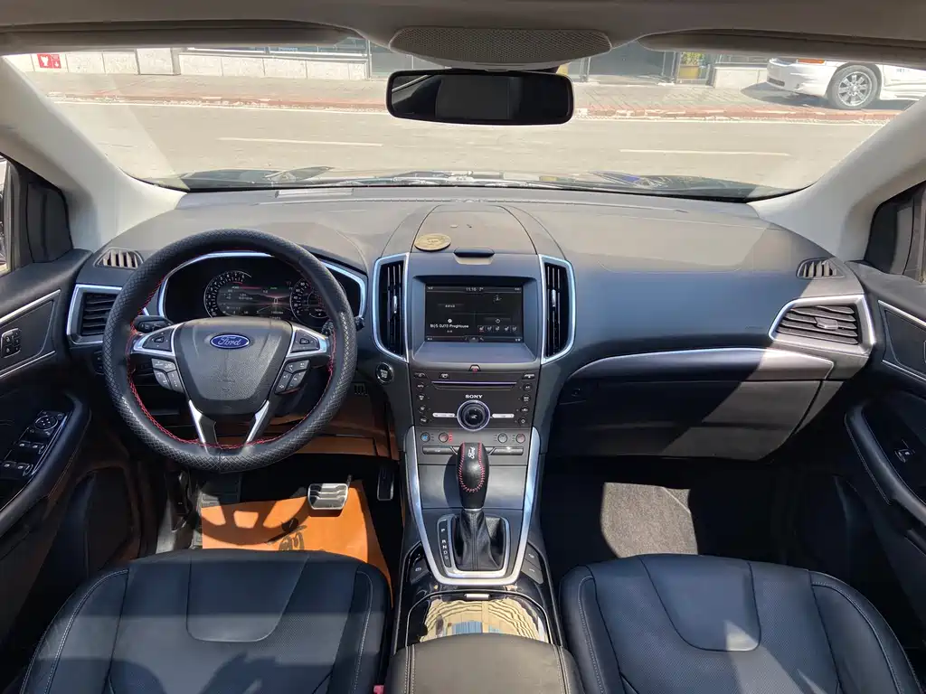 Ford Edge 2016 — фото 11