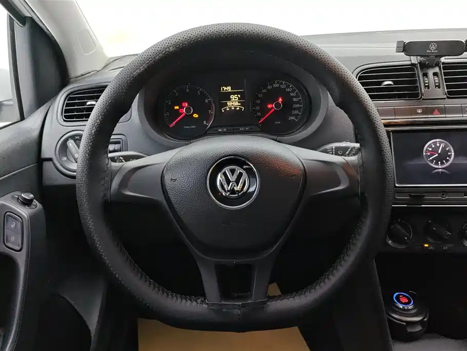 Volkswagen Polo 2015 — фото 15