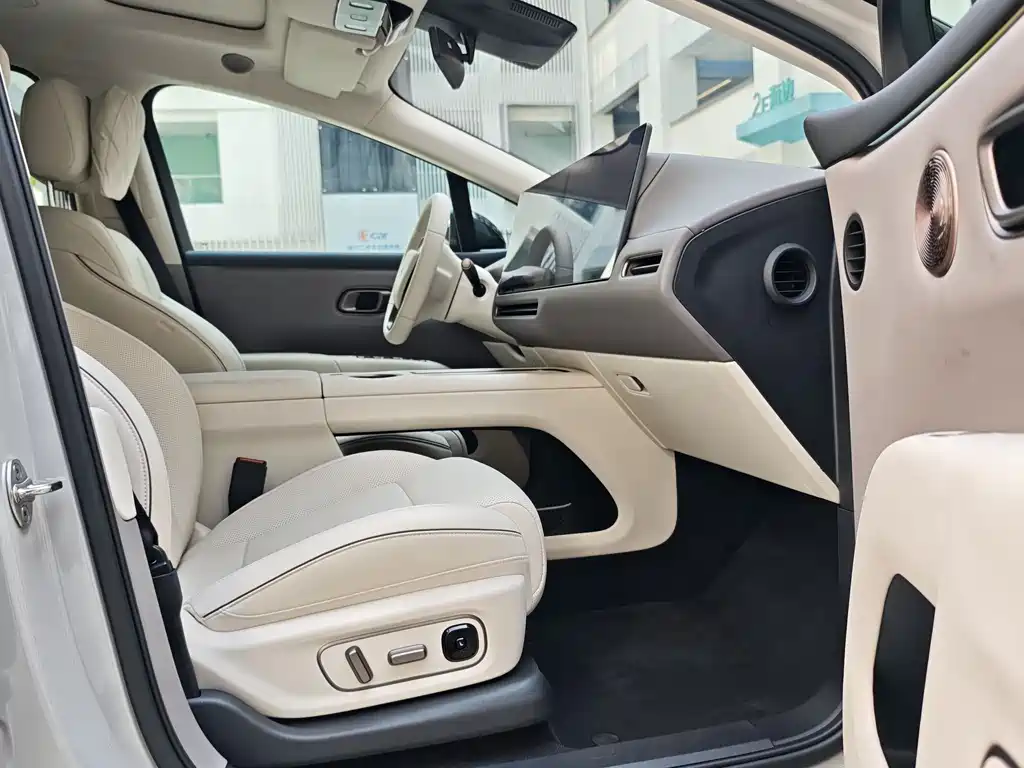Li Auto i8 2025 — фото 15