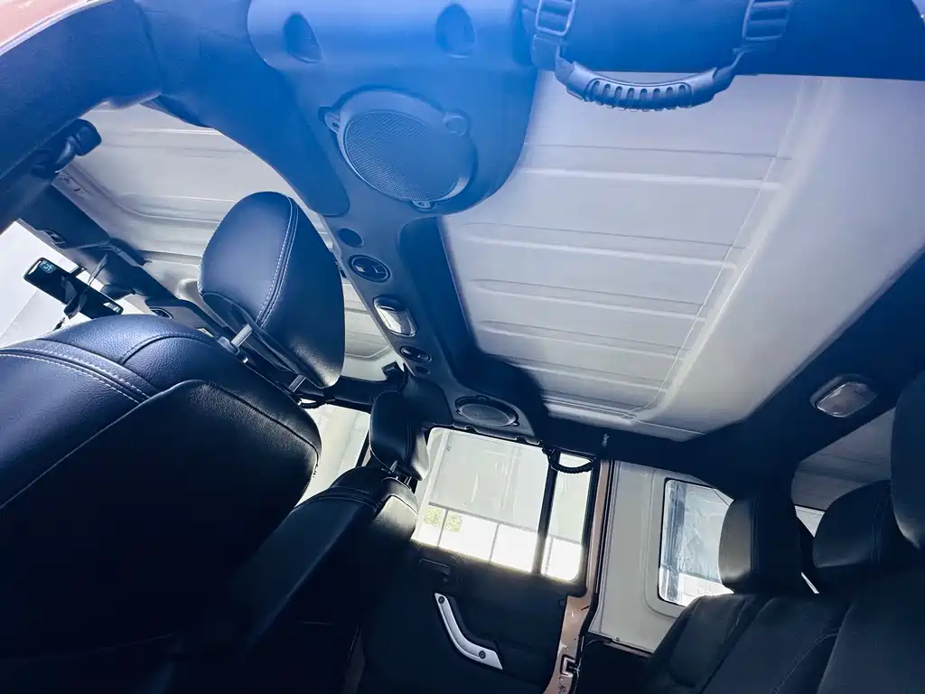 Jeep Wrangler 2015 — фото 11