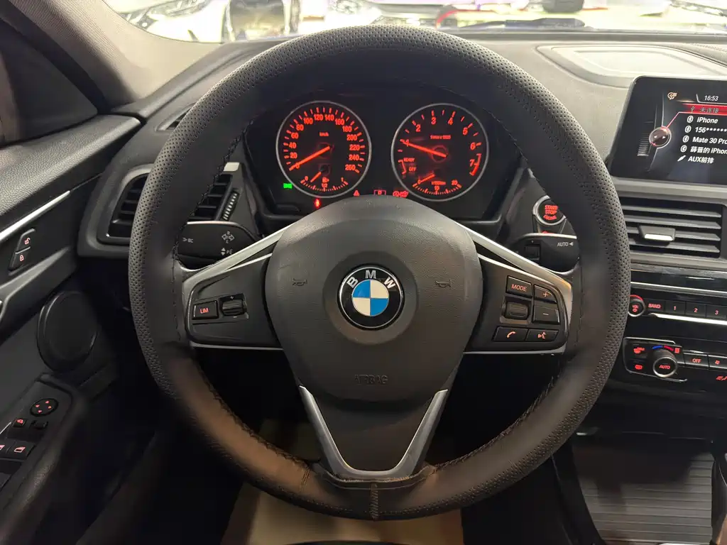 BMW 1 Series 2018 — фото 12