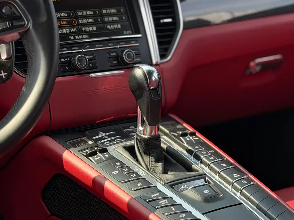Porsche Macan 2015 — фото 15