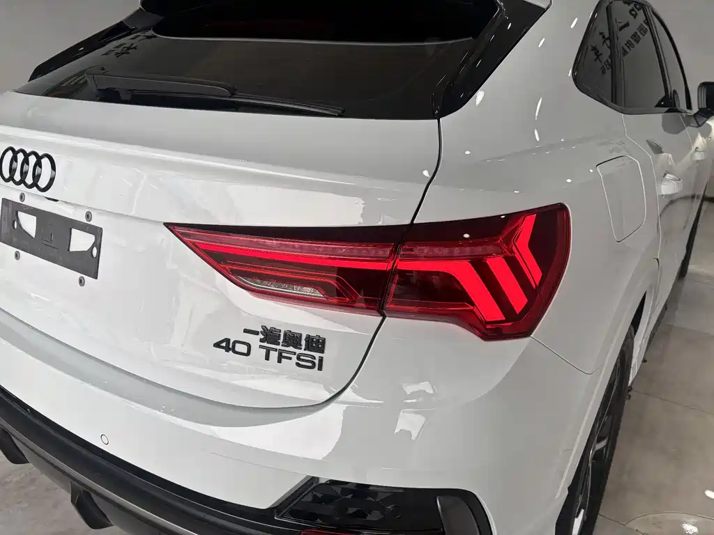 Audi Q3 Sportback 2025 — фото 10