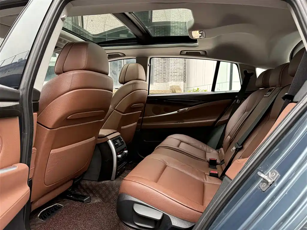 BMW 5 Series GT 2011