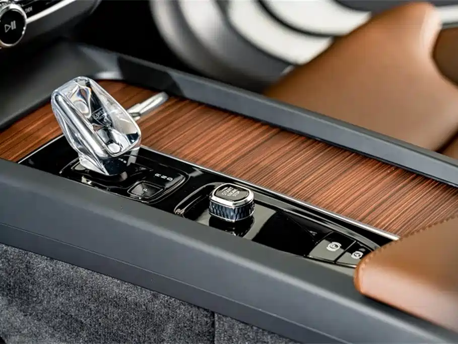 Volvo XC60 2025 — фото 12