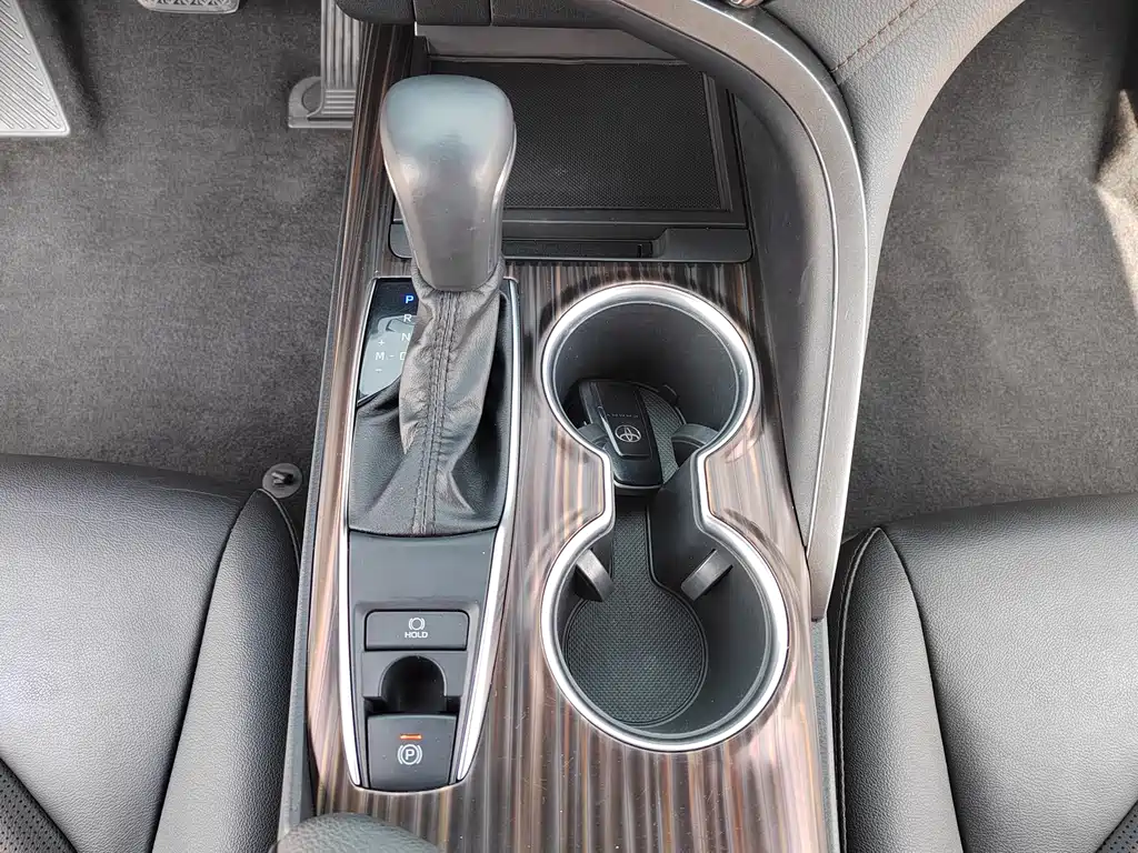 Toyota Camry 2020 — фото 13