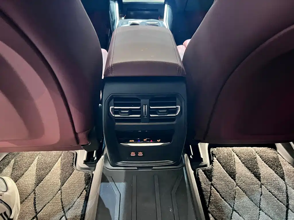 BMW 3 Series 2025 — фото 16