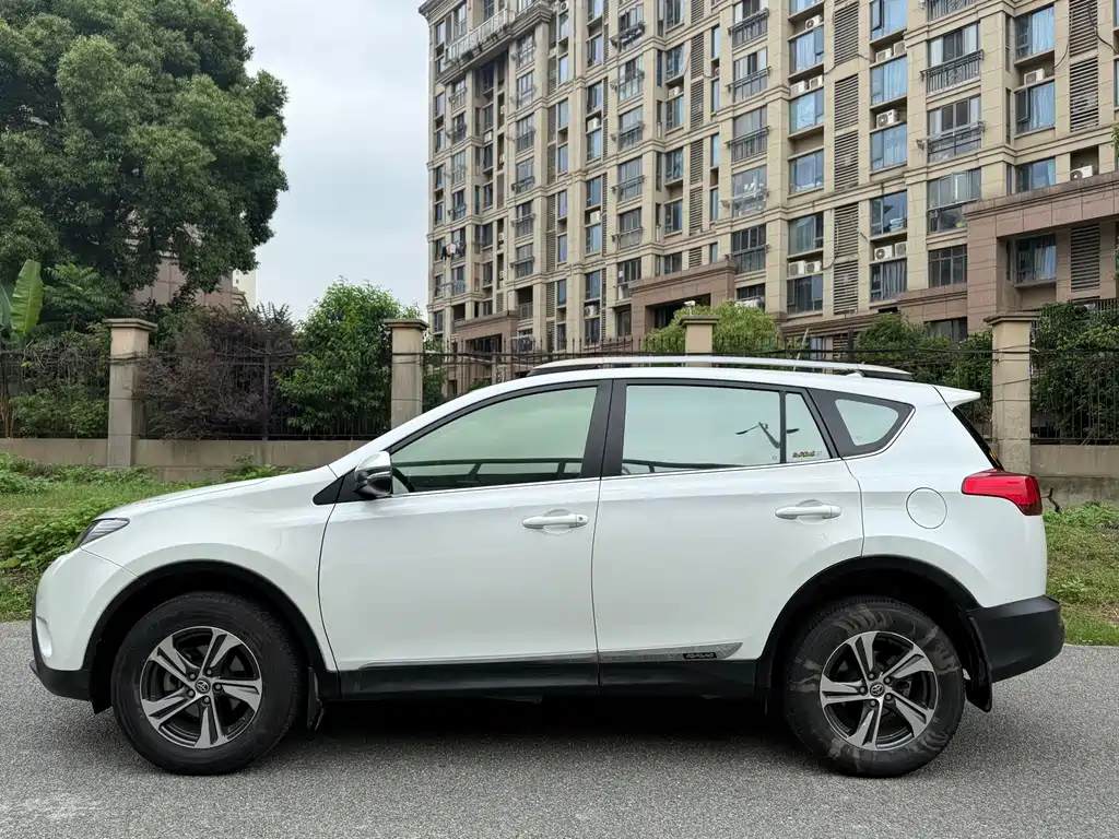 Toyota RAV4 2016 — фото 3