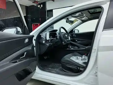 Hyundai Elantra 2025