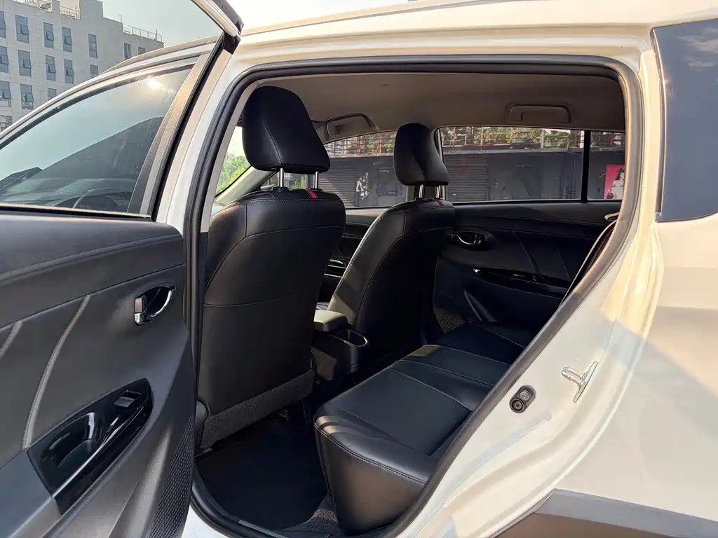 Toyota Yaris L 2022 — фото 9