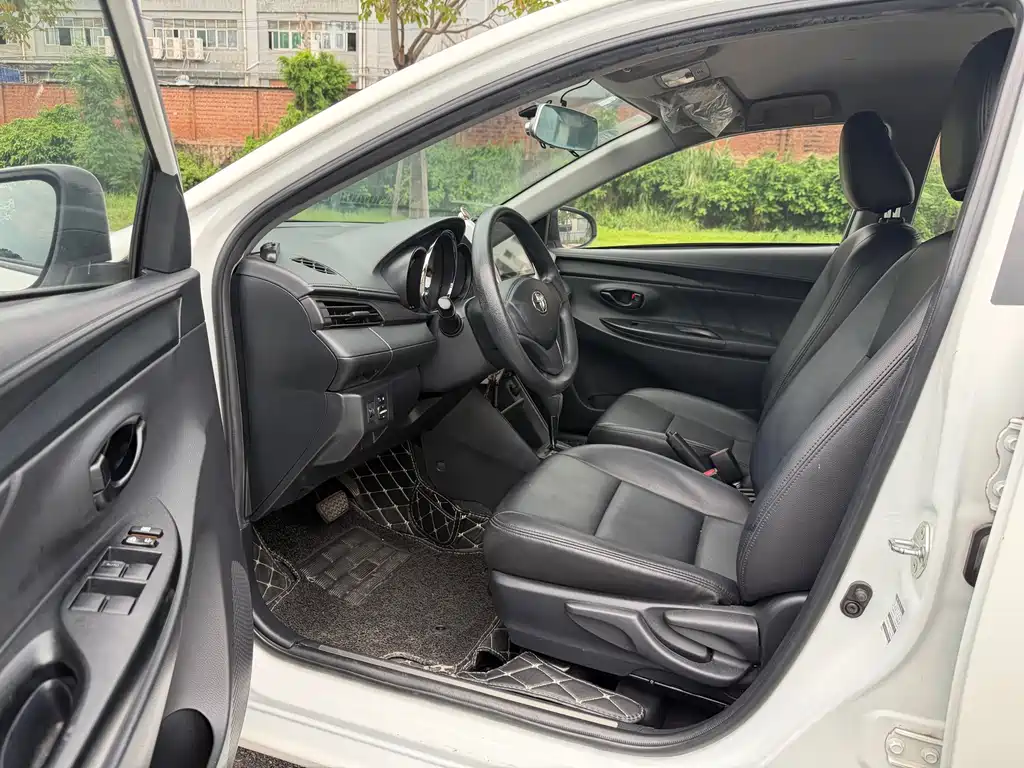 Toyota Yaris L 2019