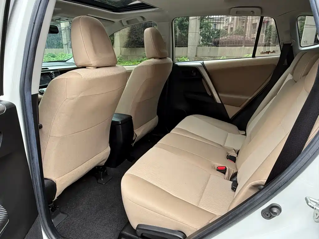 Toyota RAV4 2016 — фото 14
