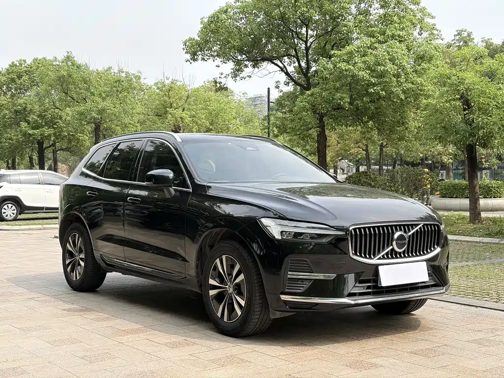 Volvo XC60 2022 — фото 3