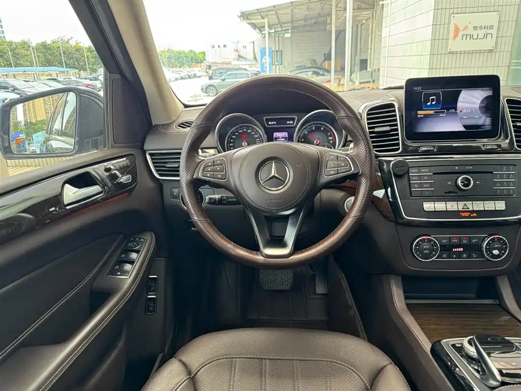 Mercedes-Benz GLS 2018 — фото 12