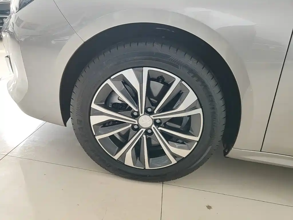 Peugeot 508 2023 — фото 23