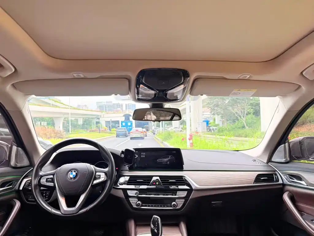 BMW 5 Series New Energy 2019 — фото 12