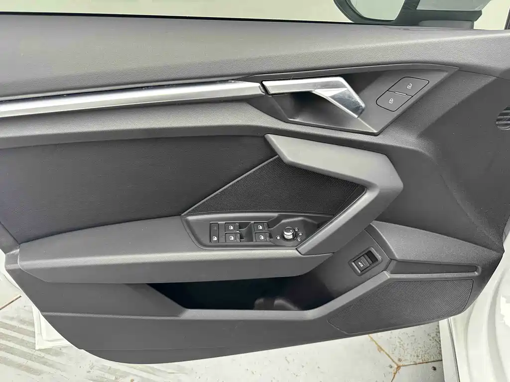Audi A3 2023 — фото 10