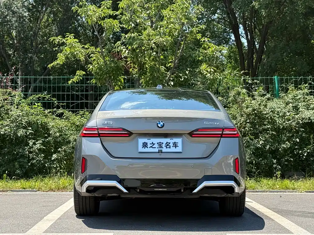 BMW 5 Series 2025