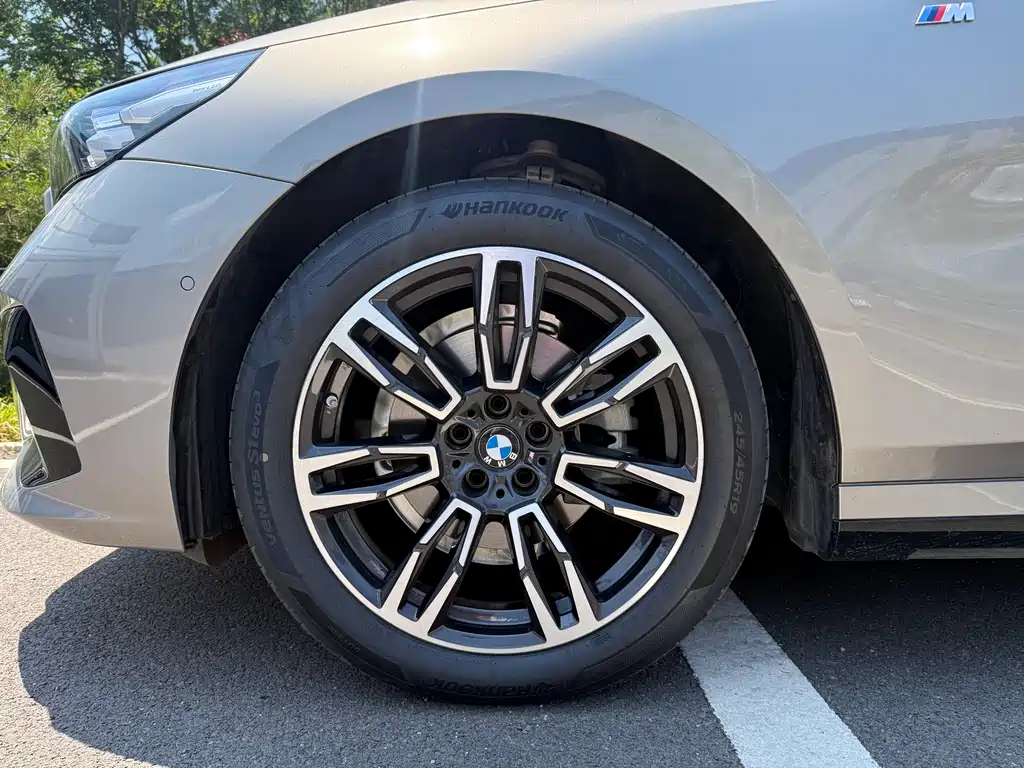 BMW 5 Series 2025