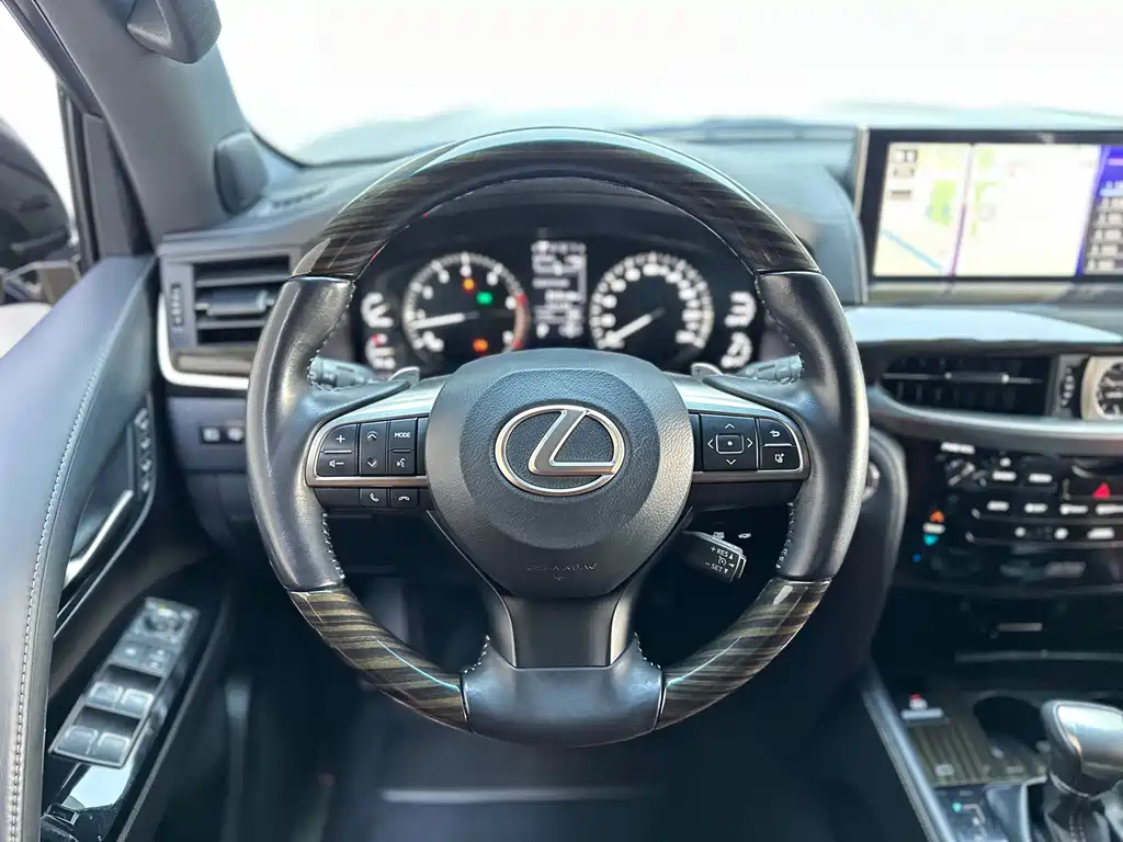 Lexus LX 2018 — фото 21