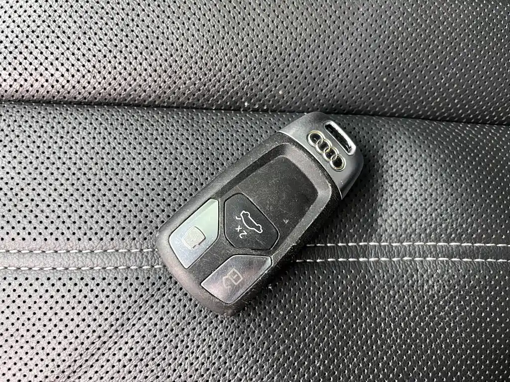 Audi A4L 2022 — фото 17