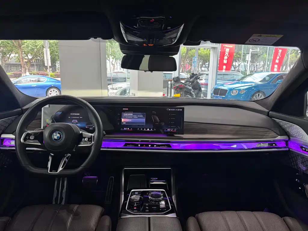 BMW i7 2024 — фото 12